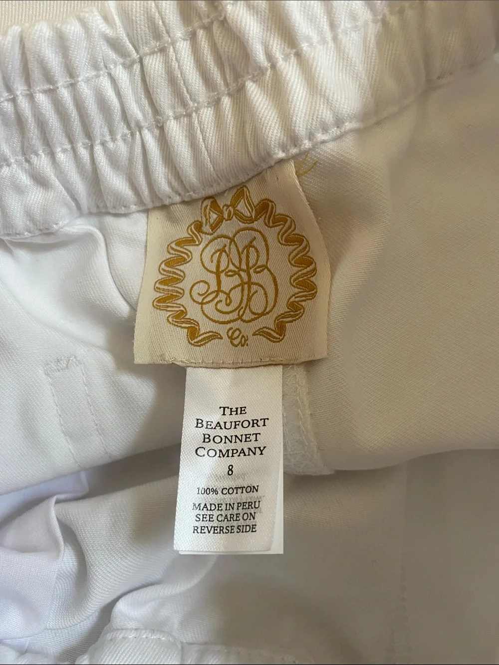 The Beaufort Bonnet Company white pull on shorts size 8